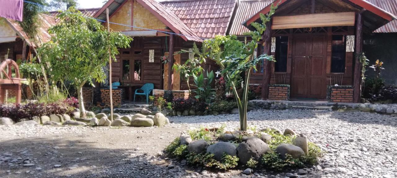 Lucky Bamboo'Bungalows-Resto And Orangutan Jungle Trekking Tours Bukit Lawang Kültér fotó