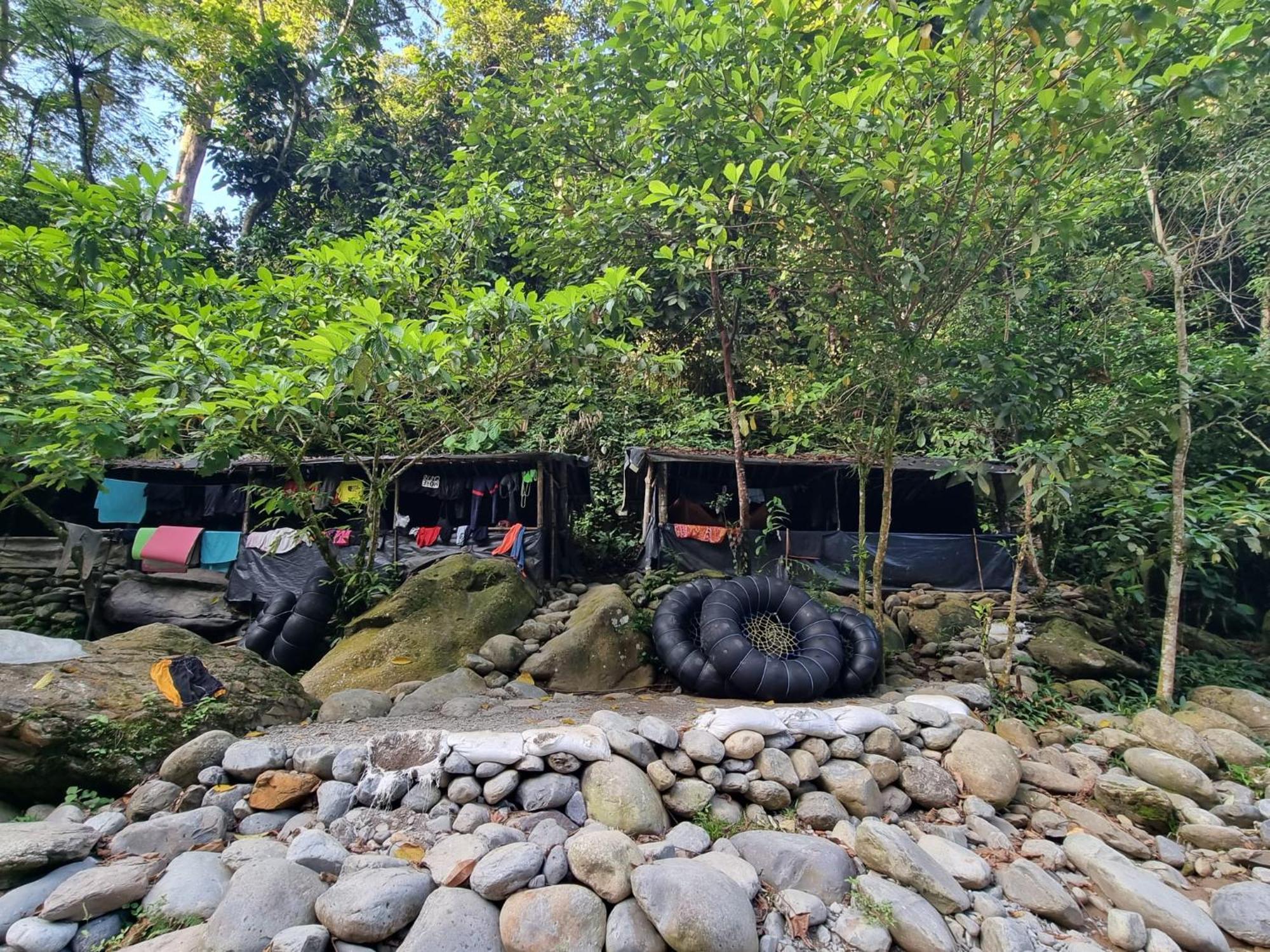Lucky Bamboo'Bungalows-Resto And Orangutan Jungle Trekking Tours Bukit Lawang Kültér fotó